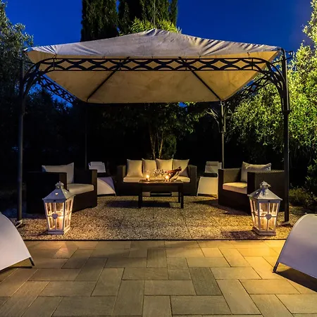 With Pool In The Vineyards In Lucca 빌라 Sant'Anna (Tuscany)