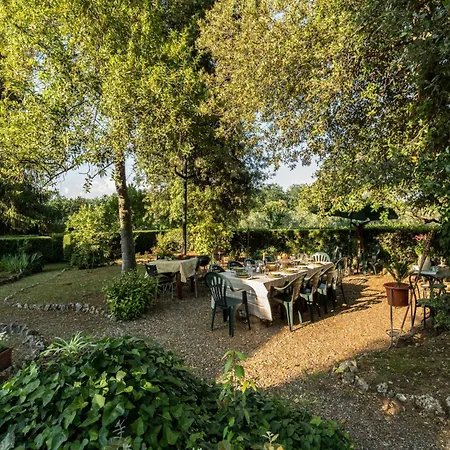 With Pool In The Vineyards In Lucca 빌라