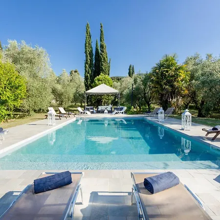 With Pool In The Vineyards In Lucca *
